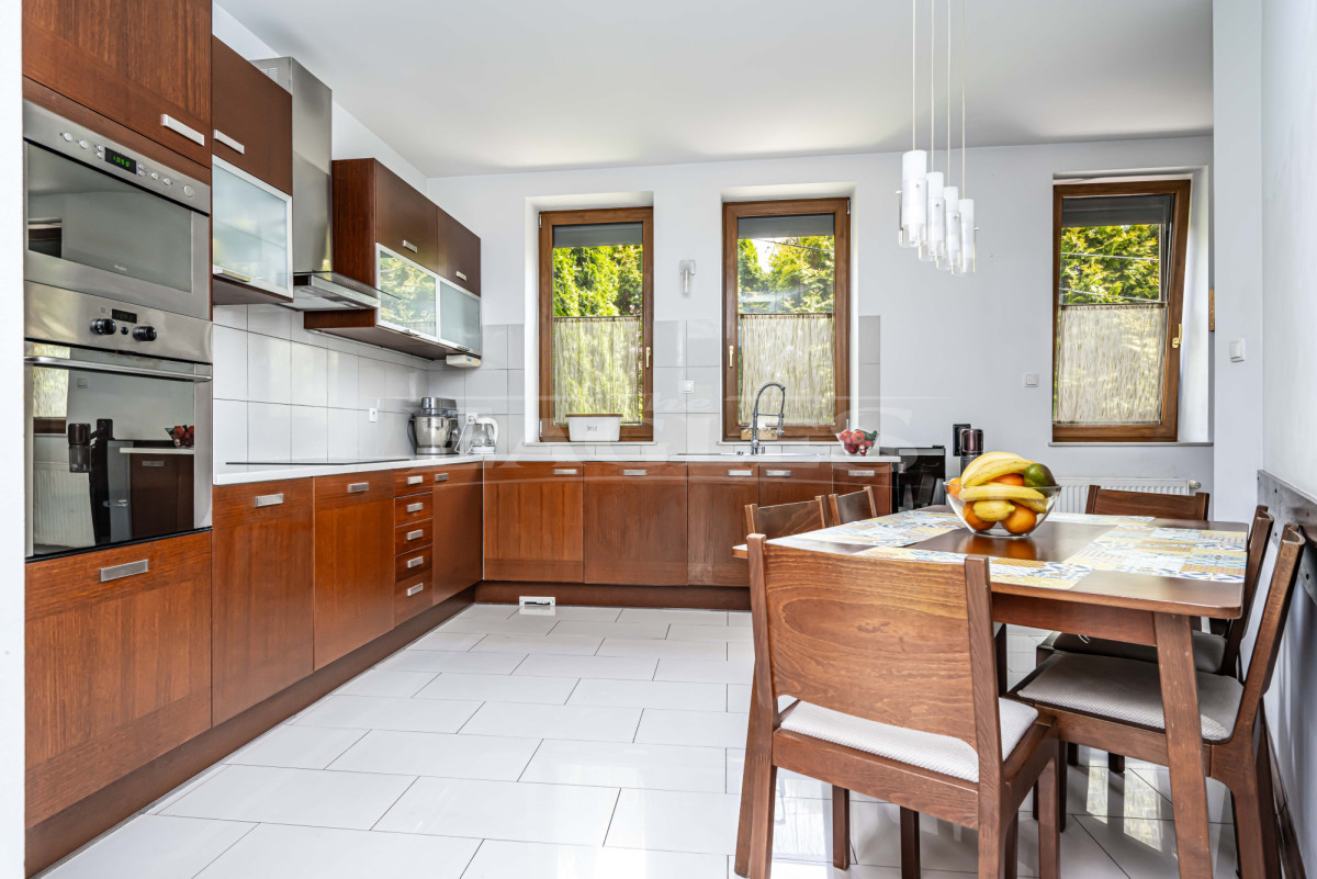 Wygodny dom – 240 m2 | 6 pokoi | Wilanów