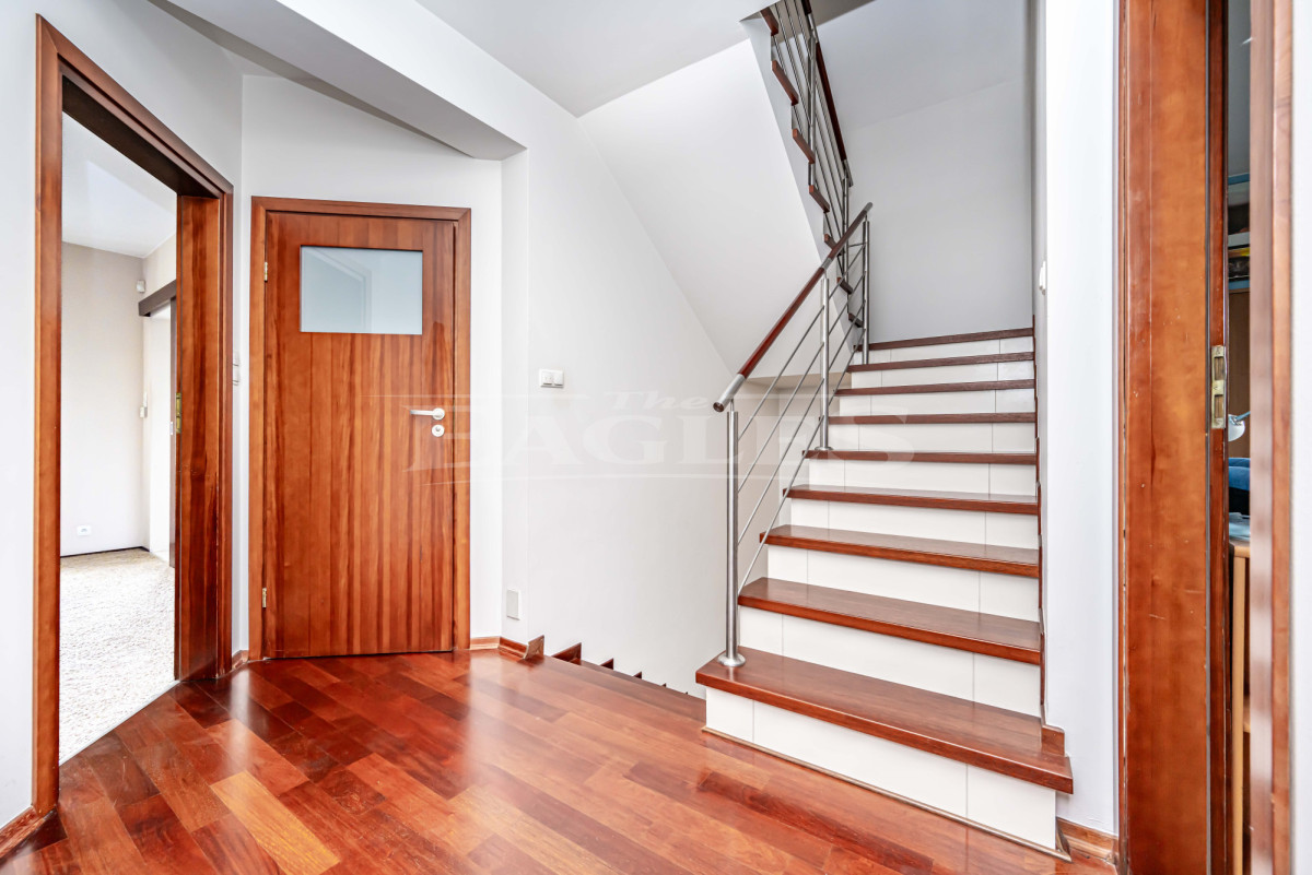 Wygodny dom – 240 m2 | 6 pokoi | Wilanów