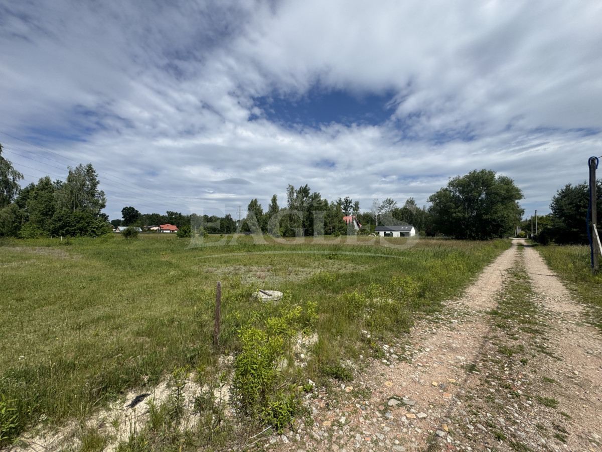 Działka budowlana 1141 m² w Wiązownie